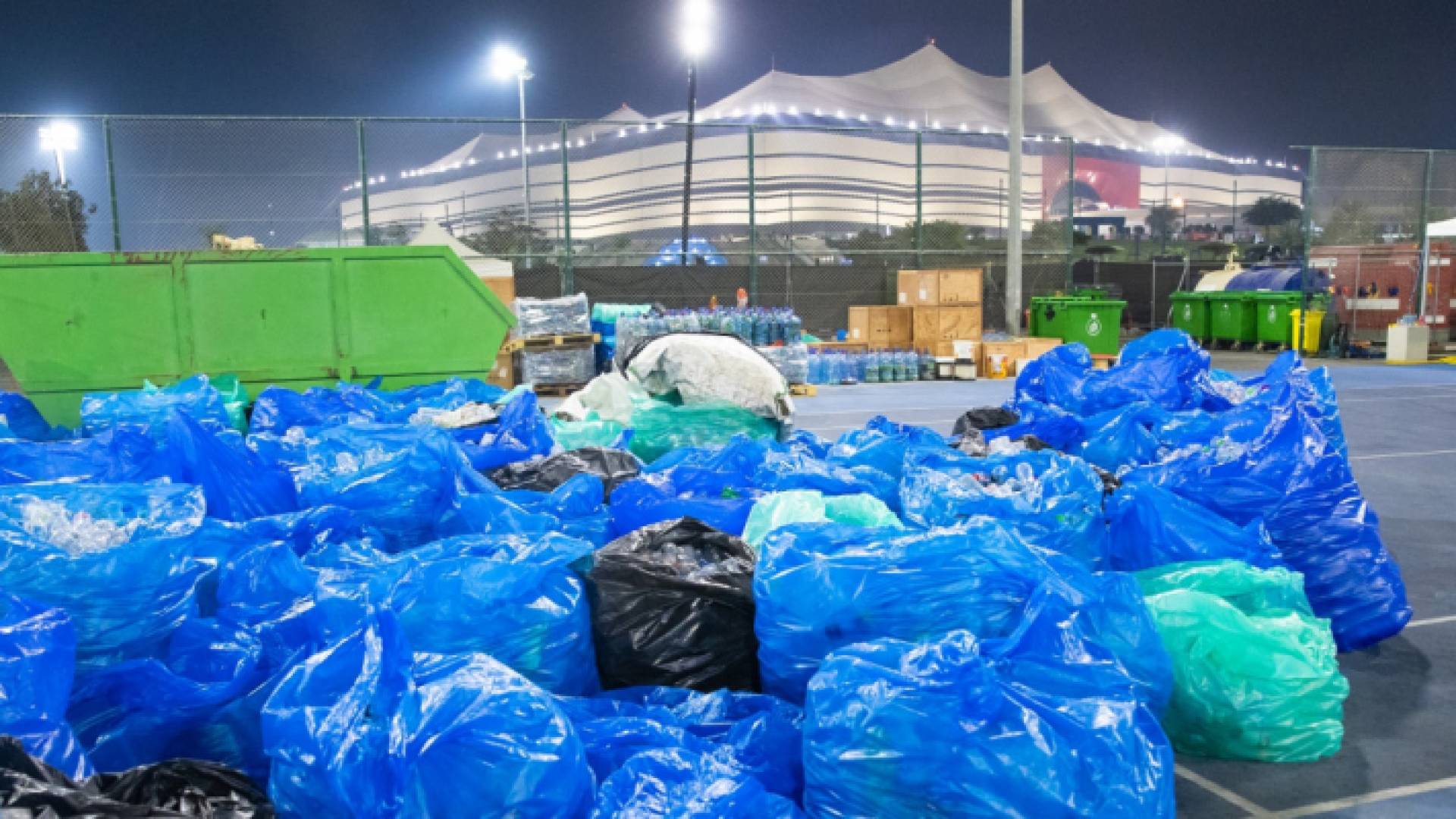 نفايات من إحدى ملاعب قطر خلال كأس العالم