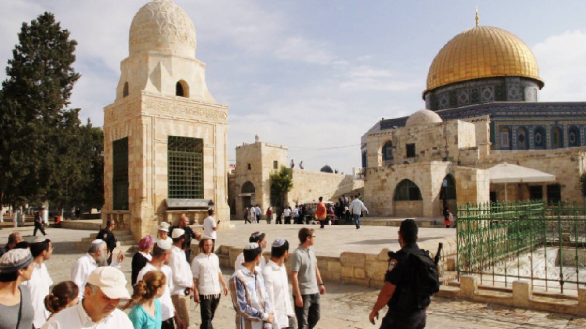 مستوطنون يقتحمون المسجد الأقصى المبارك