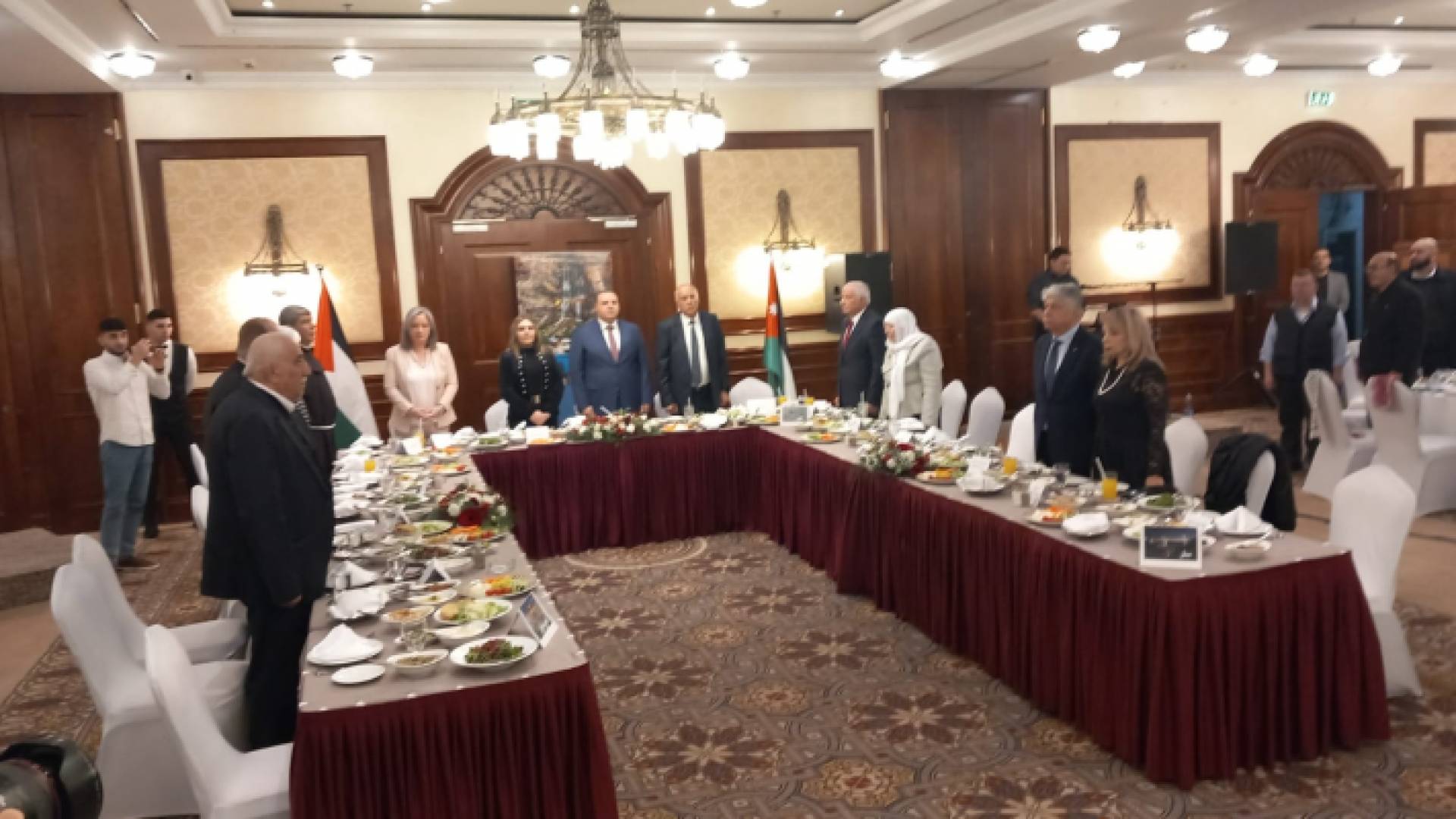 الصورة من العشاء