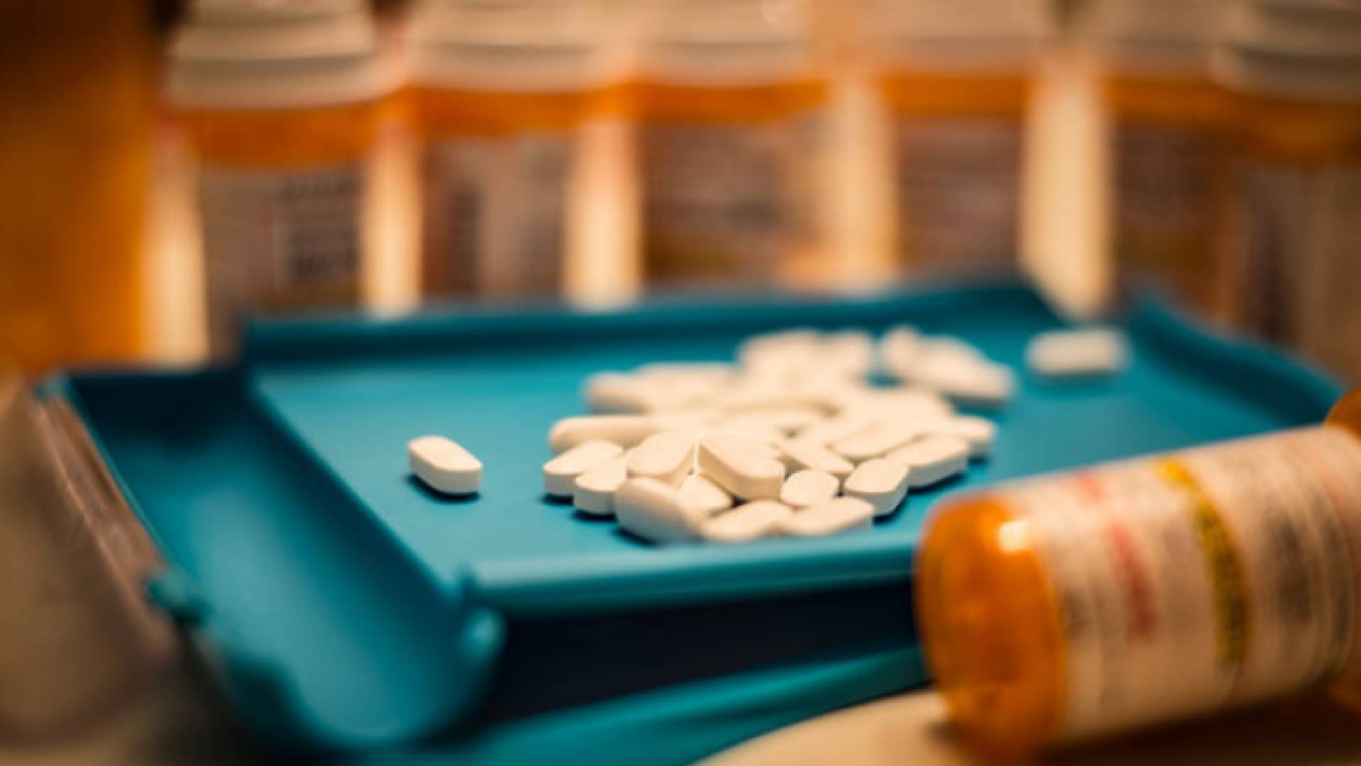 الترويج الإلكتروني للمخدرات - تعبيرية