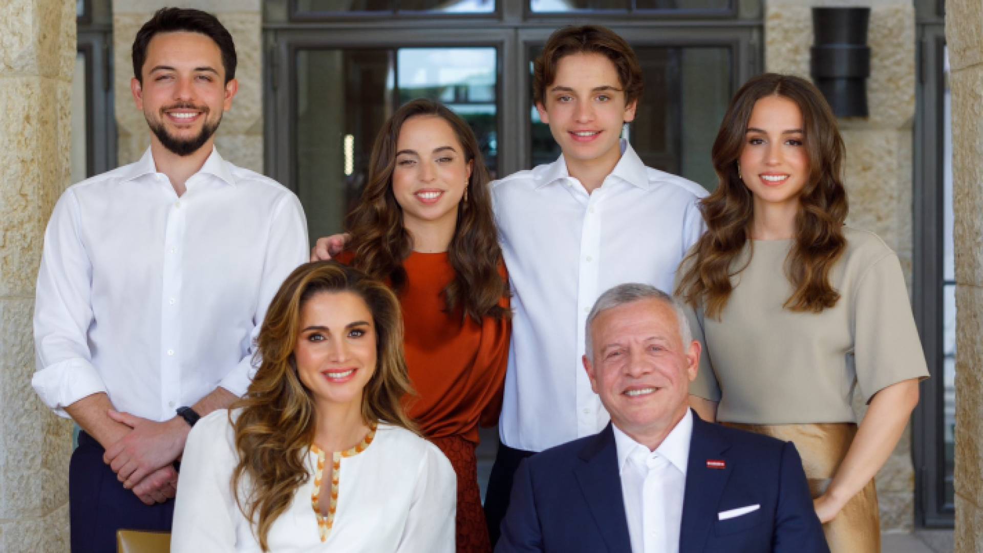 الصورة التي نشرتها المكة رانيا برفقة التغريدة على تويتر