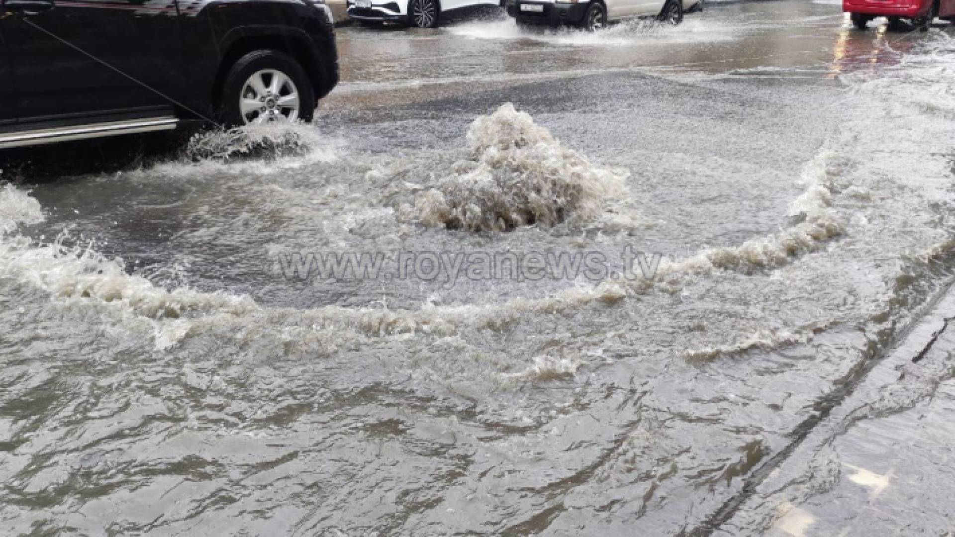 أحد مناهل تصريف المياه في العاصمة عمان