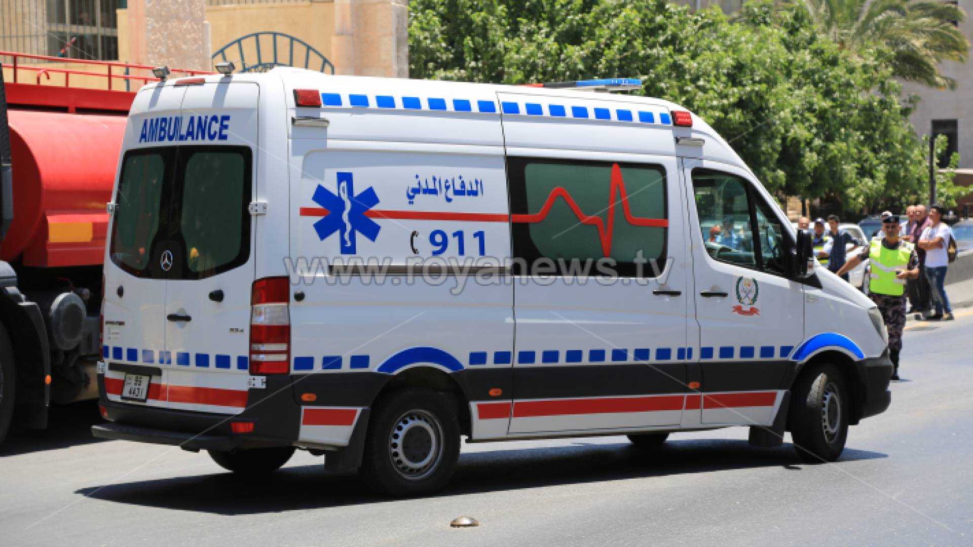 مركبة تابعة للدفاع المدني