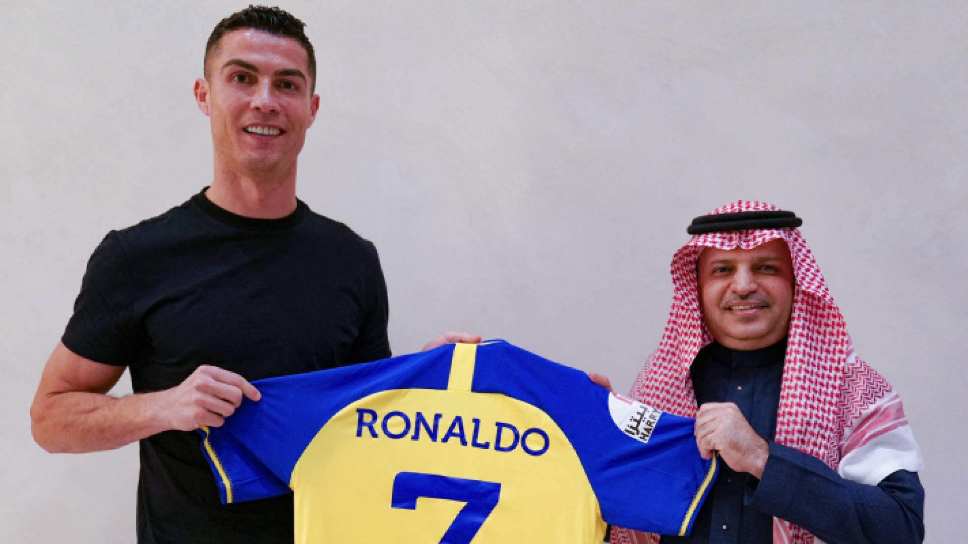 رونالدو رفقة رئيس نادي النصر