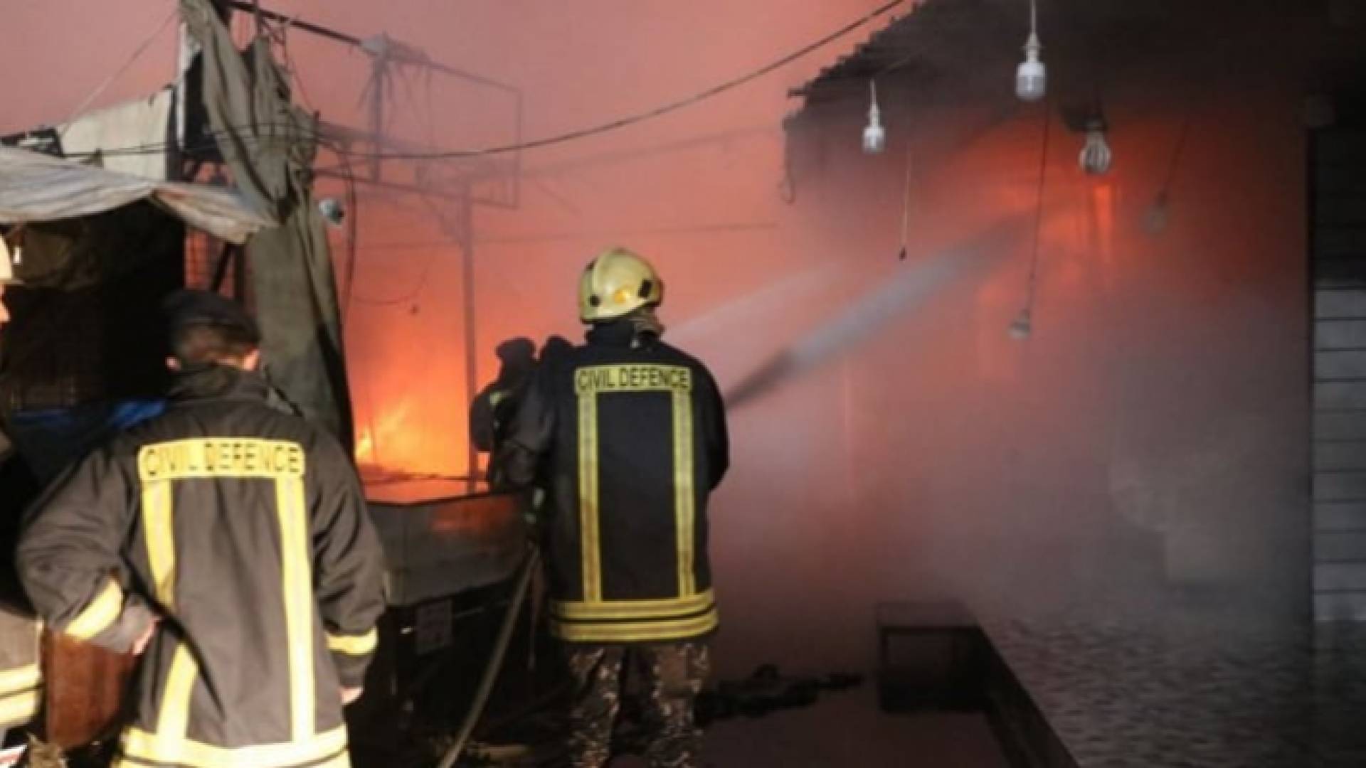 الدفاع المدني يخمد حريقا - أرشيفية