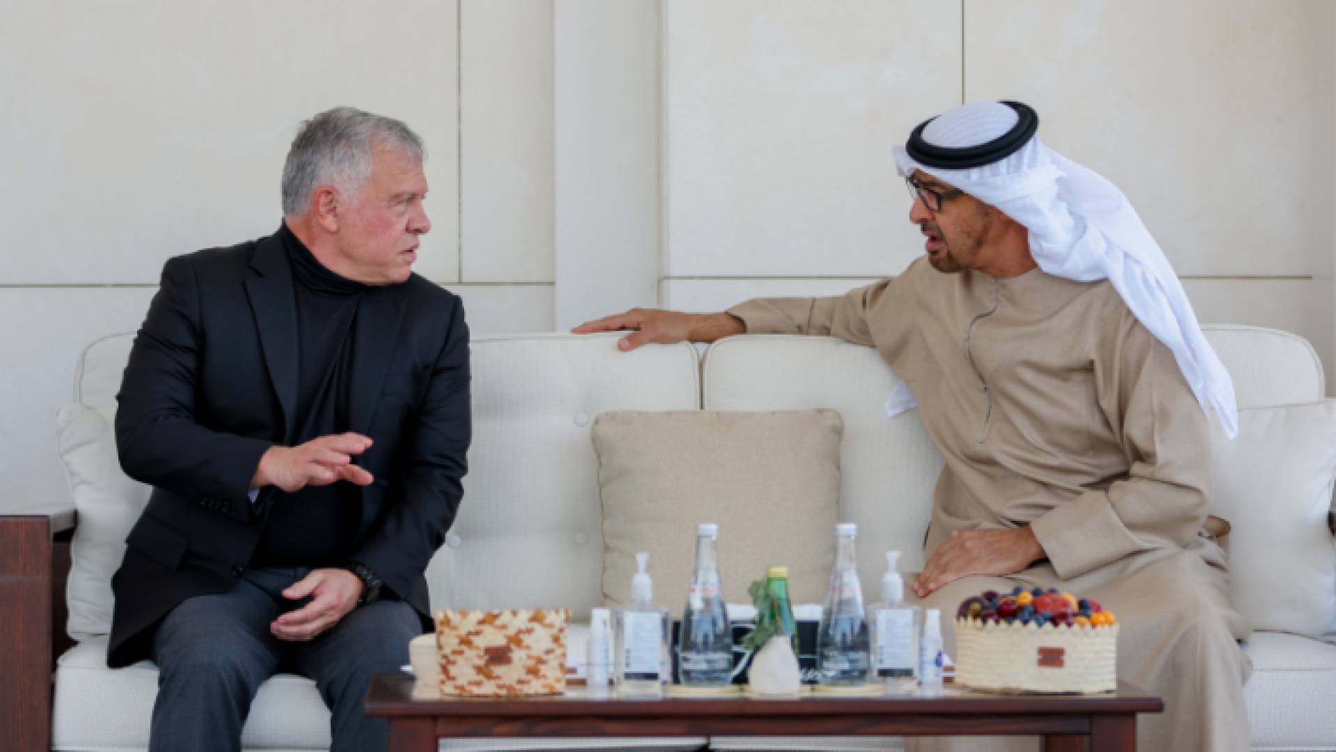 جلالة الملك عبدالله الثاني ورئيس الإمارات الشيخ محمد بن زايد آل نهيان