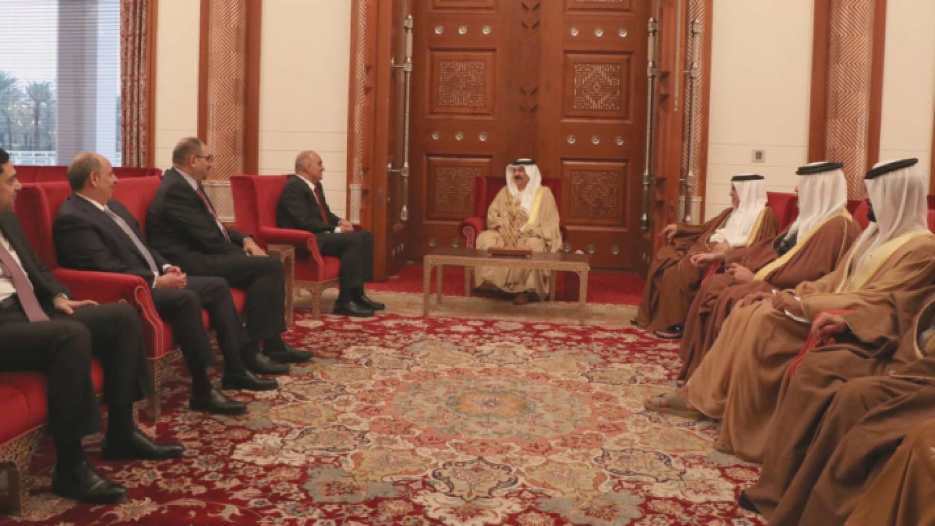 الصورة من لقاء الخصاونة وملك البحرين