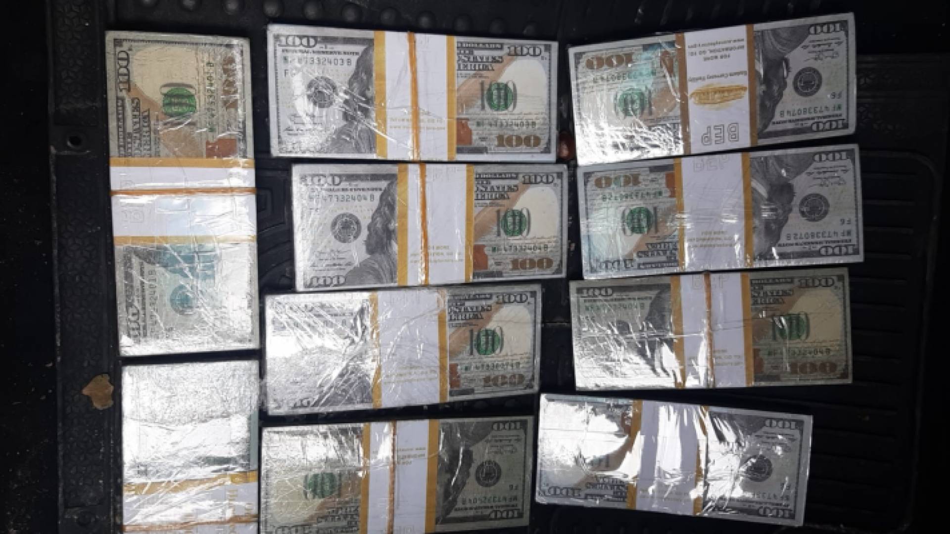 دولارات مزورة