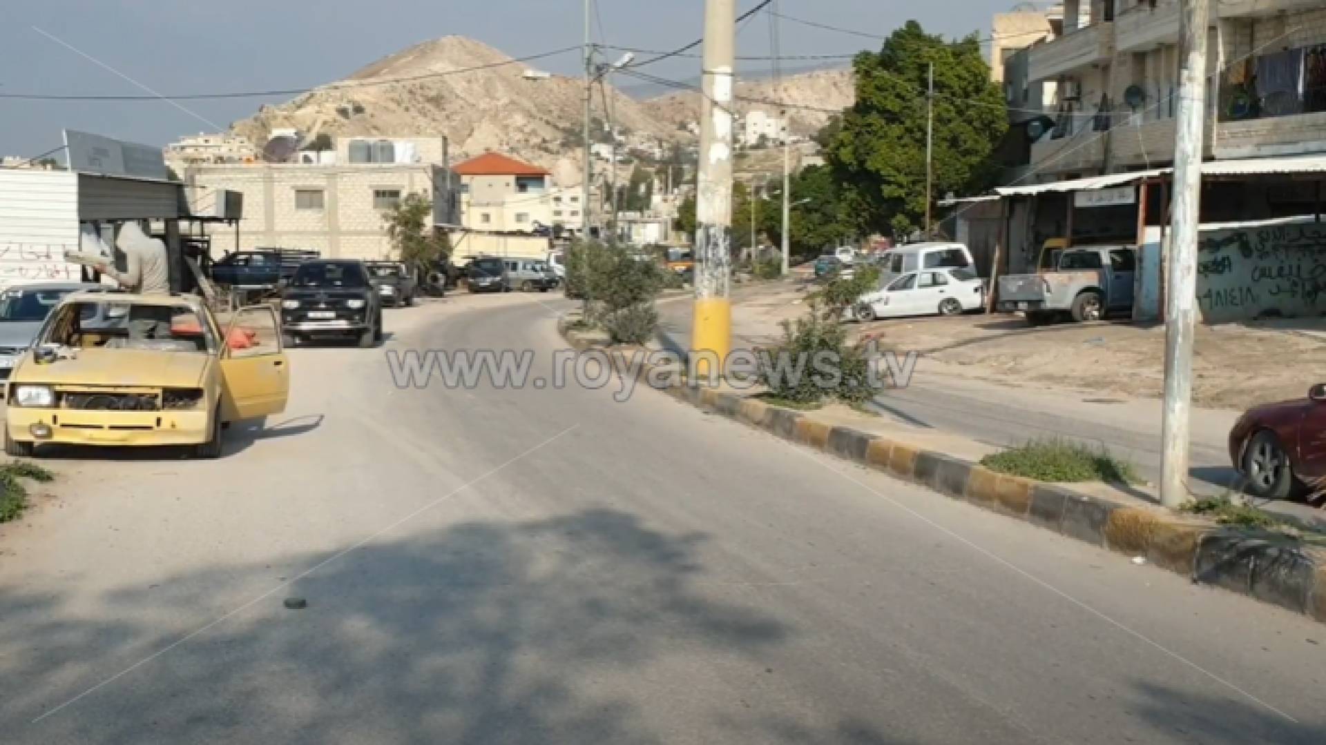 مهن حرفية عشوائية في أحد شوارع الشونة الشمالية