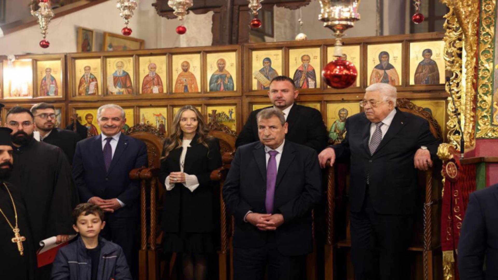 صورة لسمو الأميرة مريم غازي إلى جانب الرئيس الفلسطيني محمود عباس