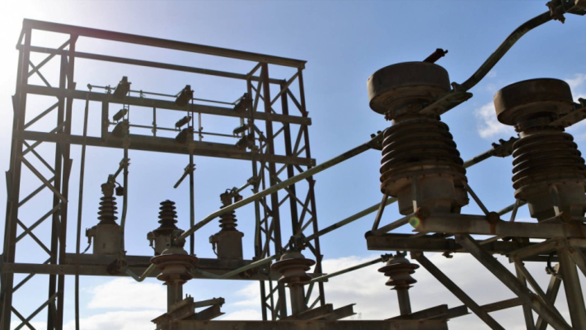 محول كهربائي