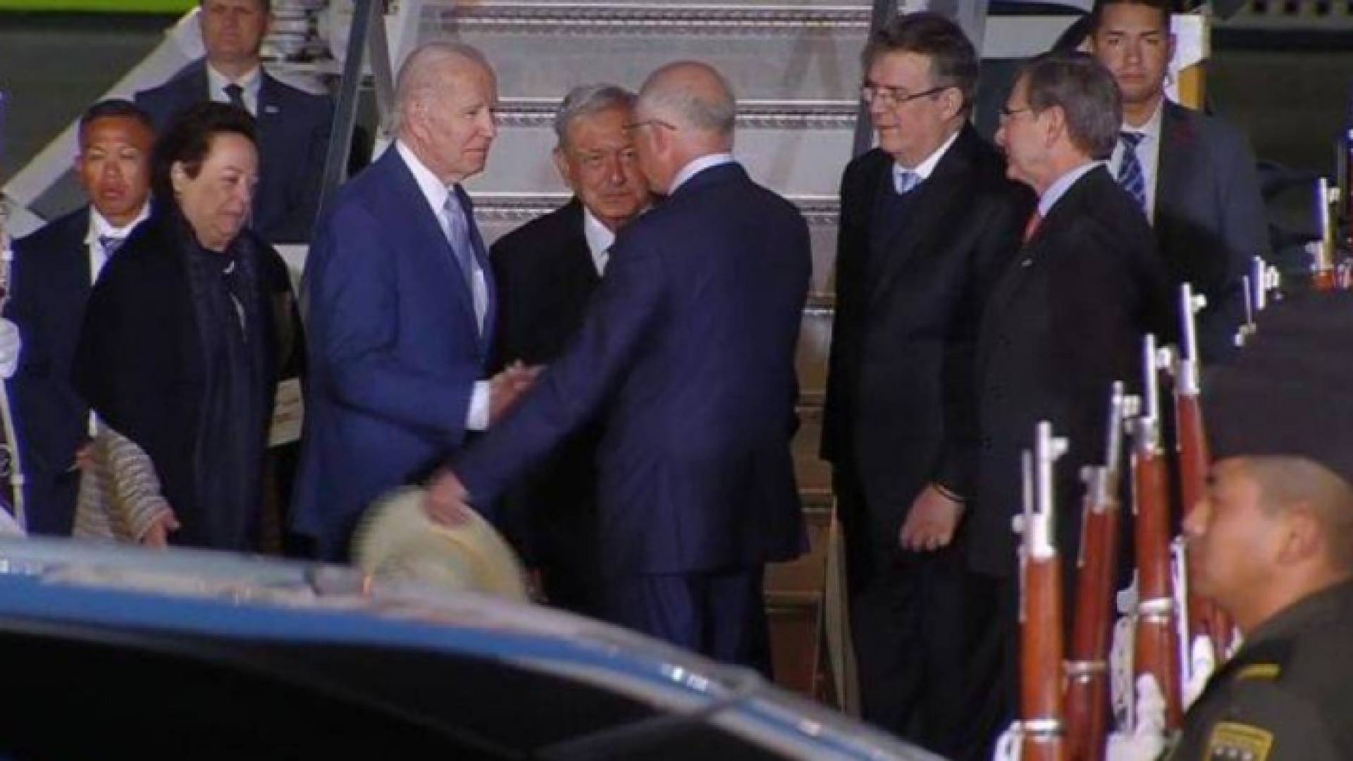 لحظة وصول الرئيس الأمريكي جو بايدن إلى المكسيك