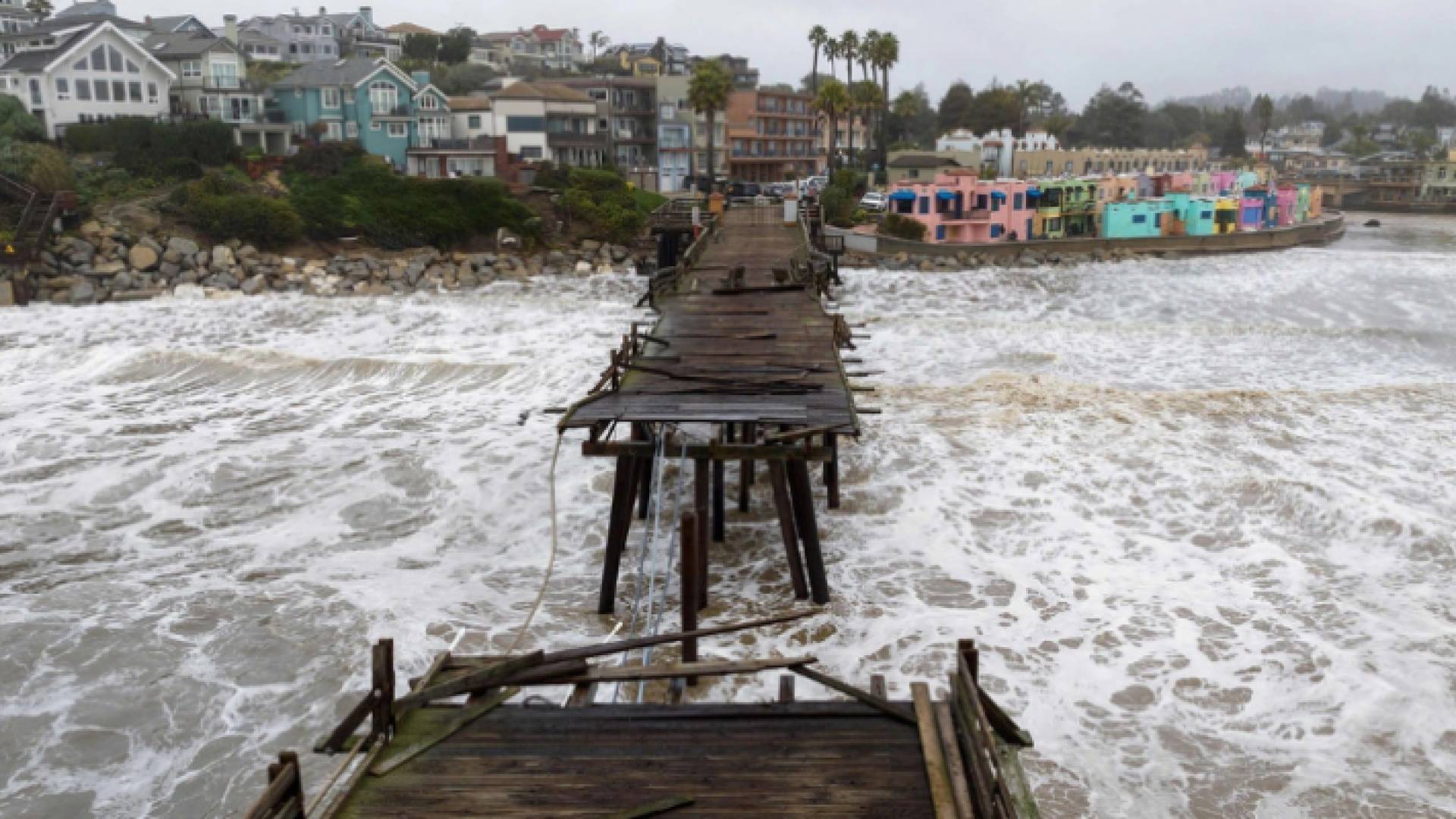 صورة للسيول الجارفة في كاليفورنيا