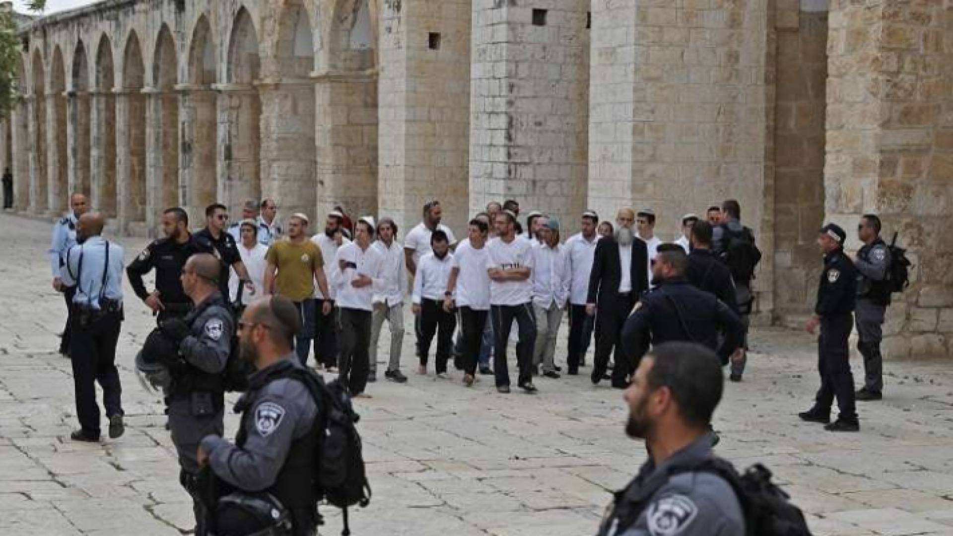 صورة أرشيفية من اقتحام قطعان المستوطنين للمسجد الأقصى المبارك