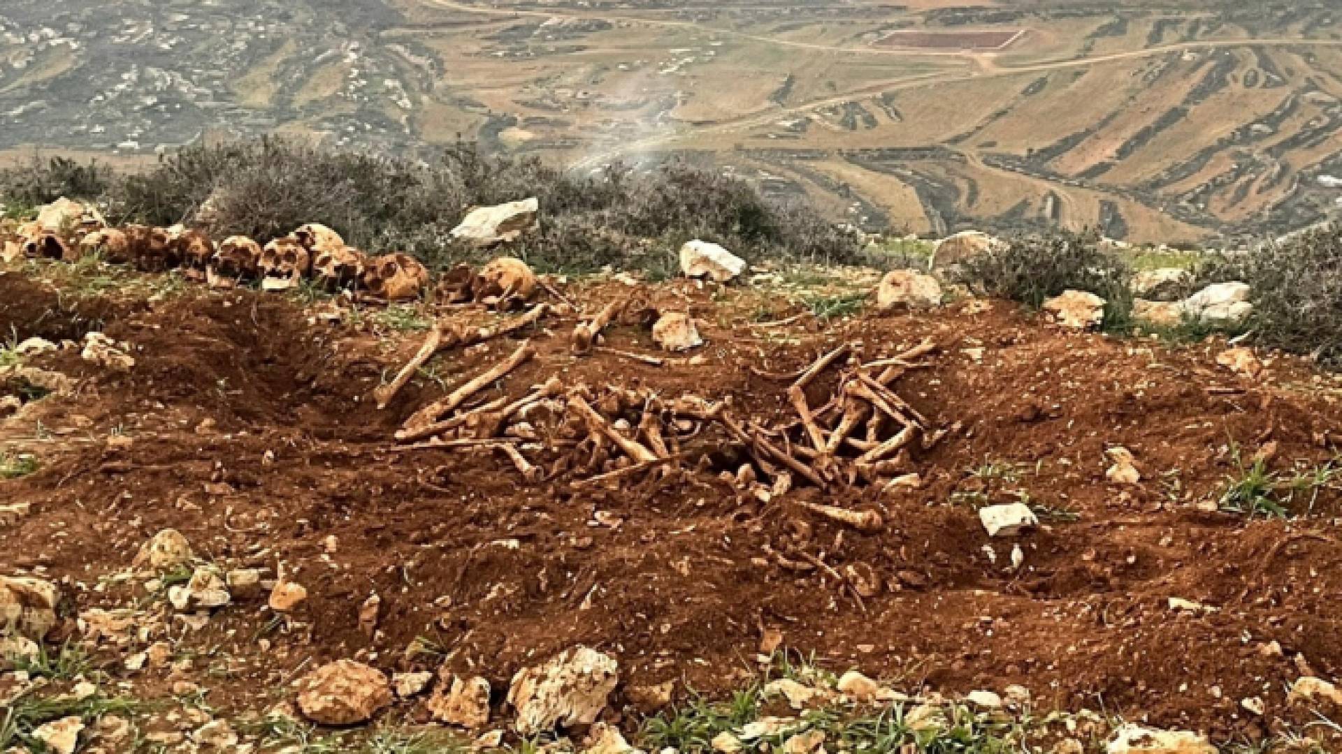 الصورة من مكان العثور على رفات 11 شخصا