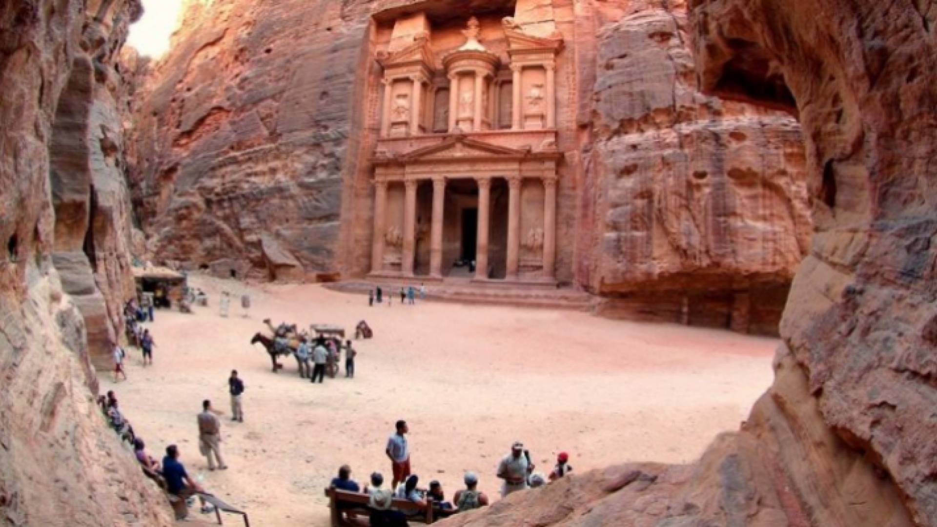 مدينة البترا الأثرية