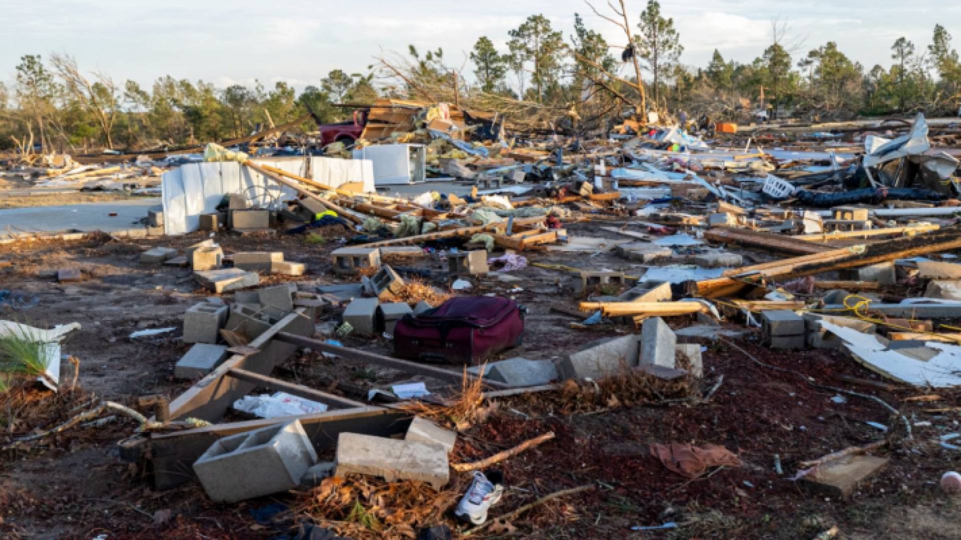 دمار خلفتها عواصف شديدة في ألاباما الأمريكية