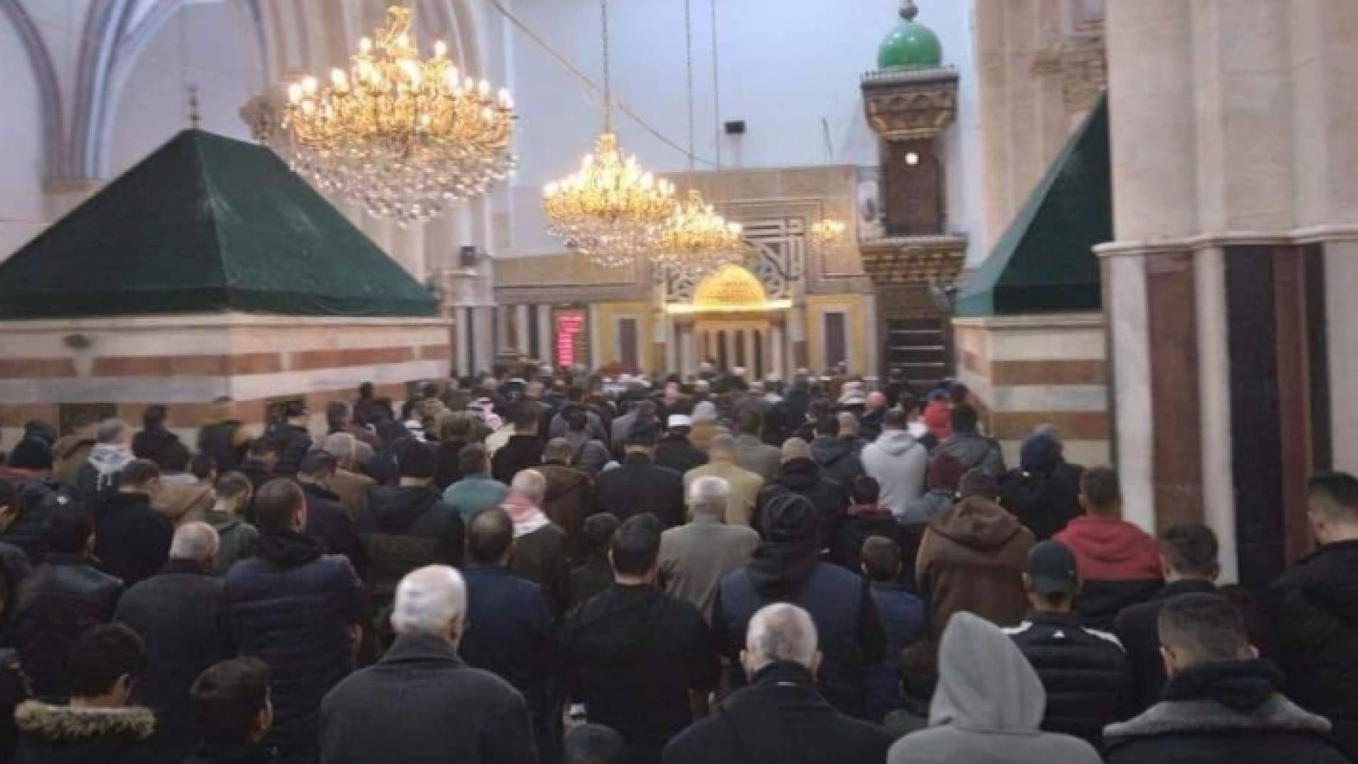 حشود صلاة الفجر