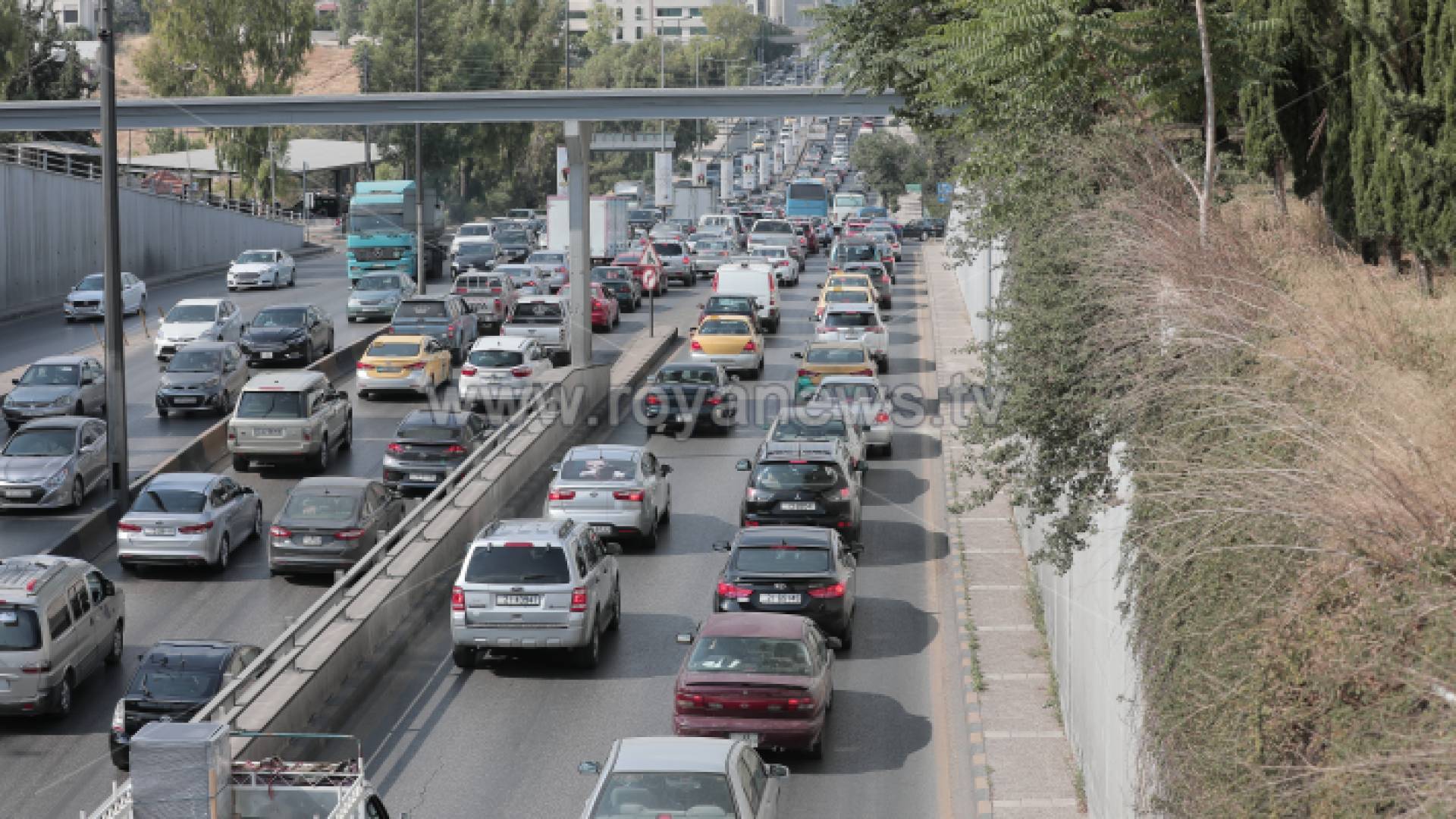 مركبات في أحد شوارع العاصمة عمان