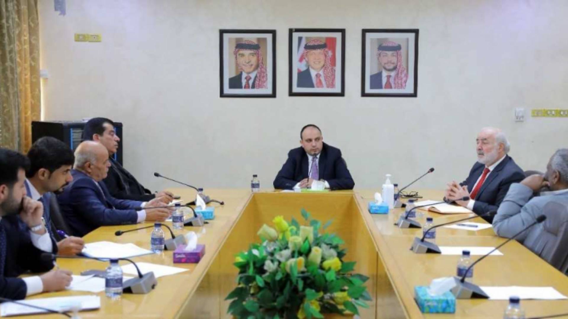 من لقاء اللجنة الإدارية النيابية مع رئيس المجلس الاقتصادي والاجتماعي د. موسى اشتيوي