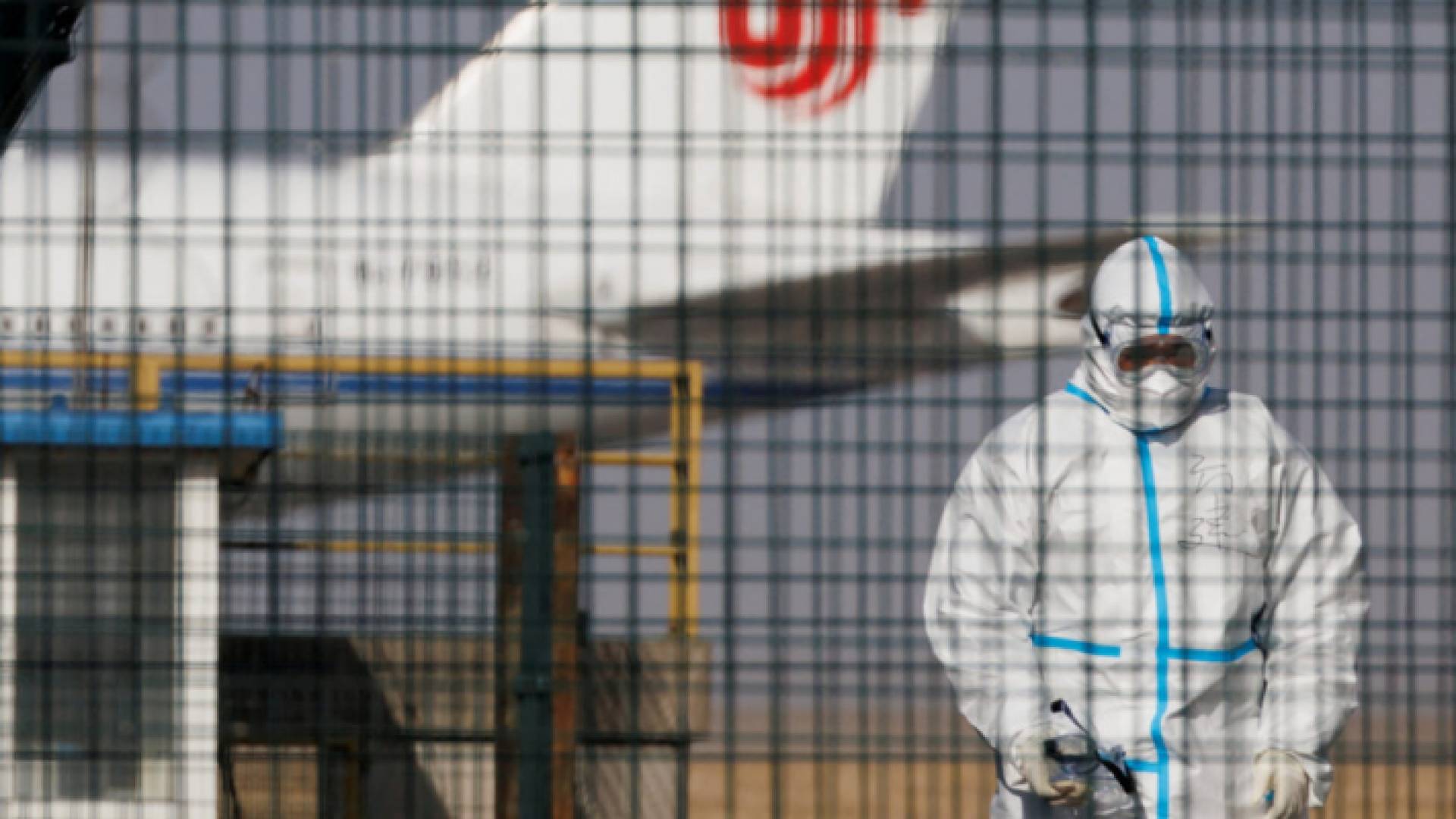 أحد الكوادر الصحية في الصين