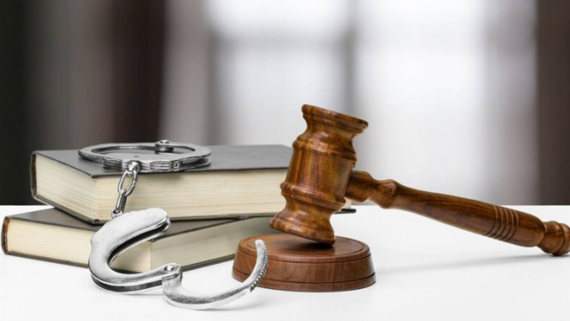 مطرقة قاض - تعبيرية