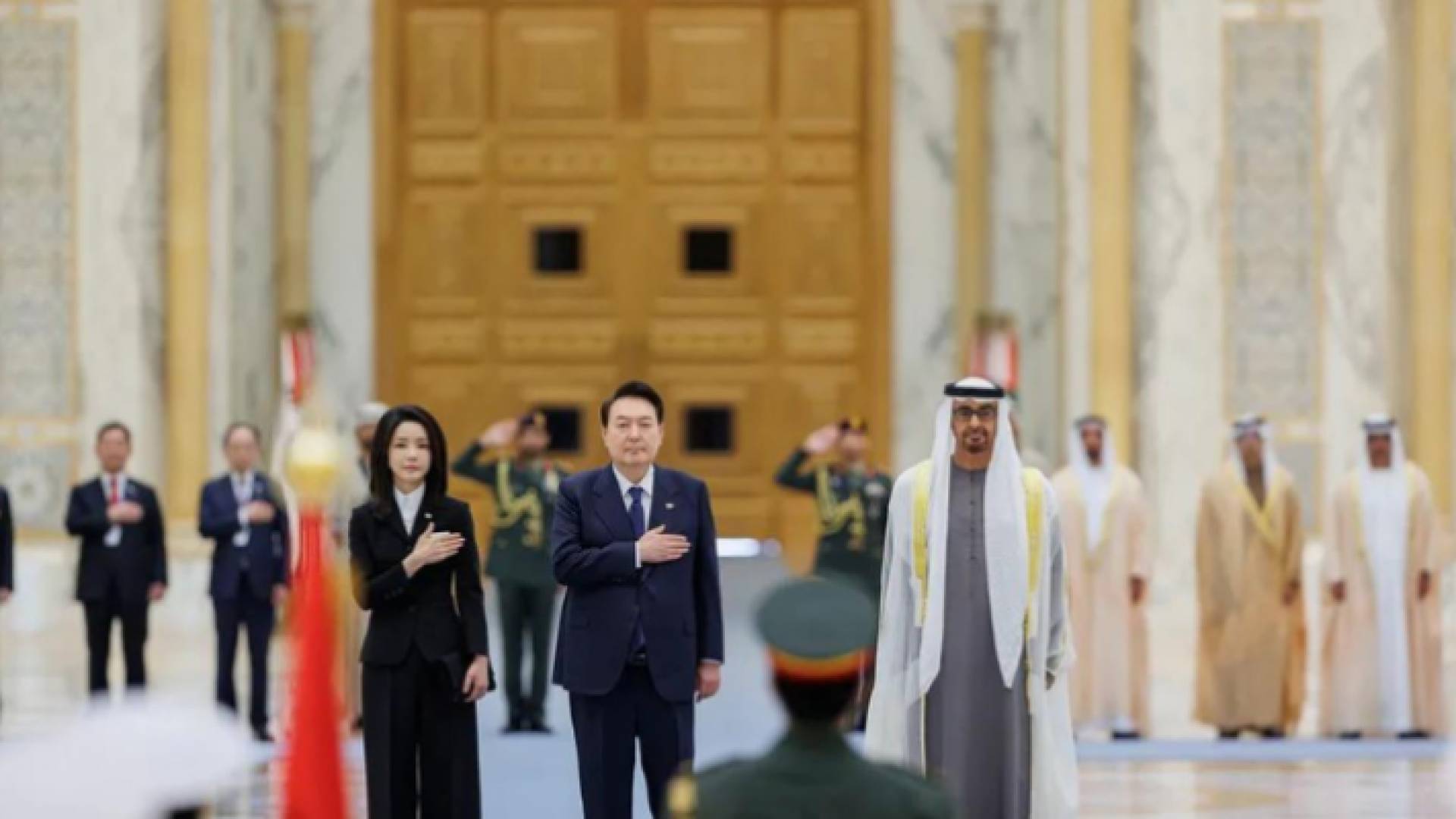 صورة من استقبال رئيس كوريا الجنوبية في أبو ظبي