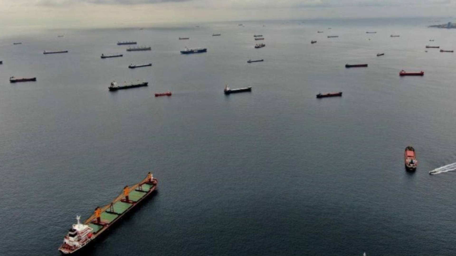 سفن في مضيق البوسفور - أرشيفية