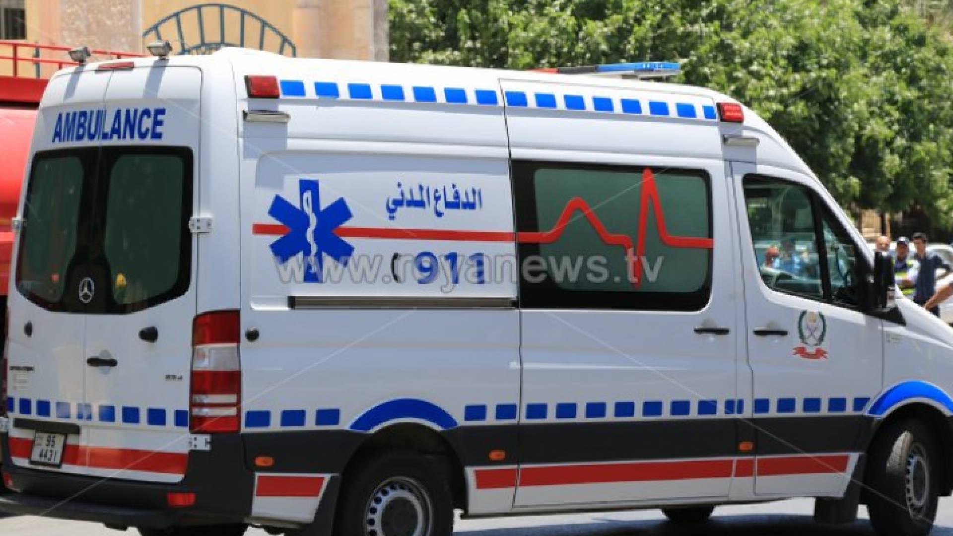 مركبة تابعة للدفاع المدني