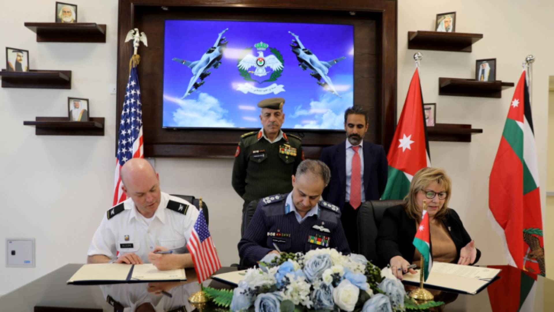 جانب من توقيع الاتفاقية