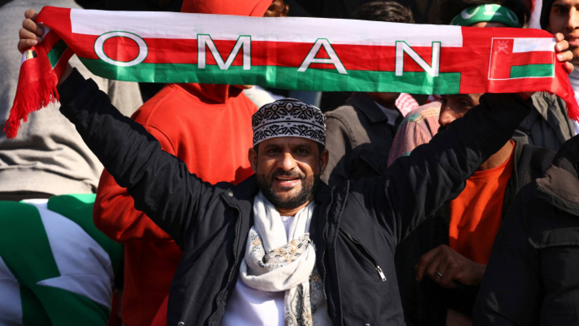 مشجع عماني من ملعب المباراة