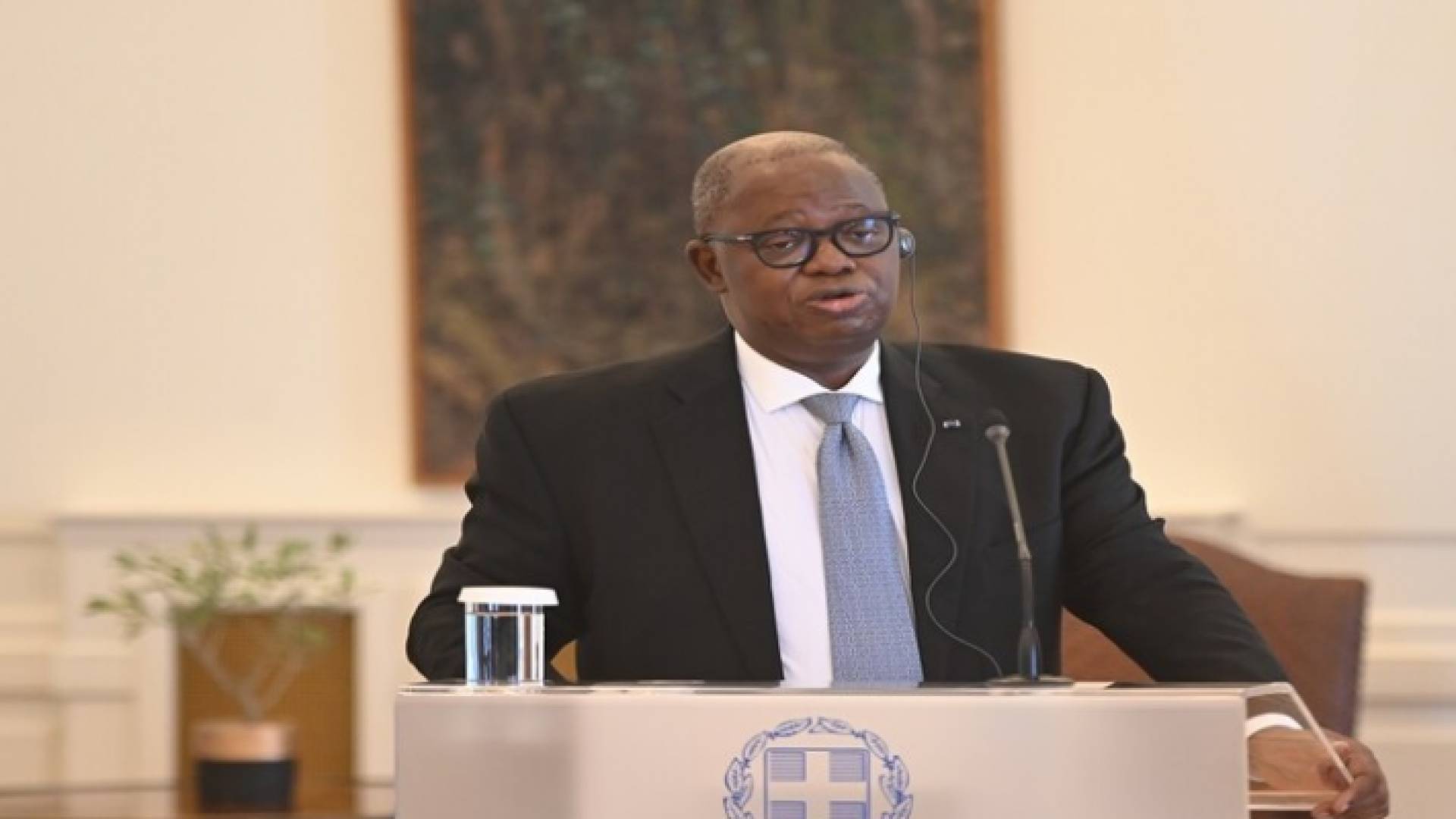 وزير خارجية الغابون ميكائيل موسى أدامو