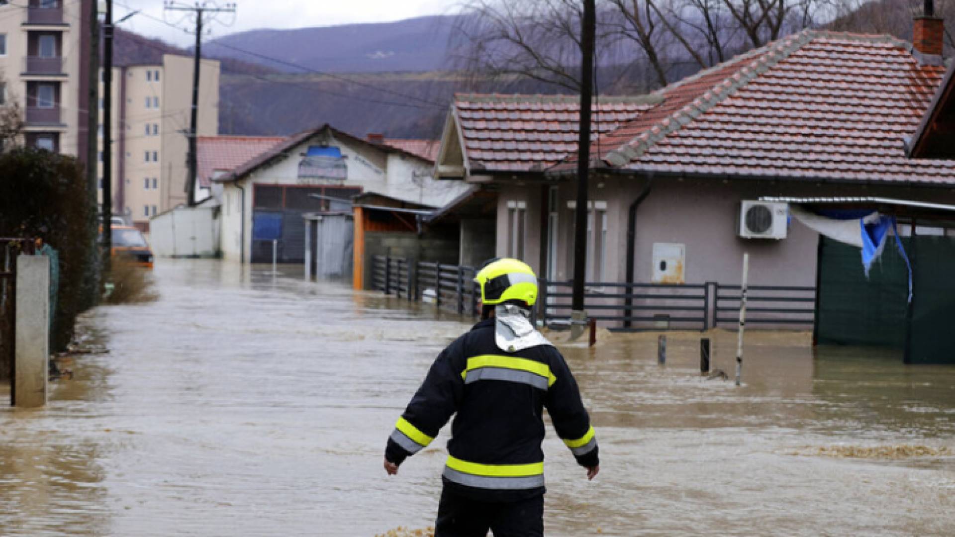 رجل إنقاذ في إحدى المناطق في صربيا