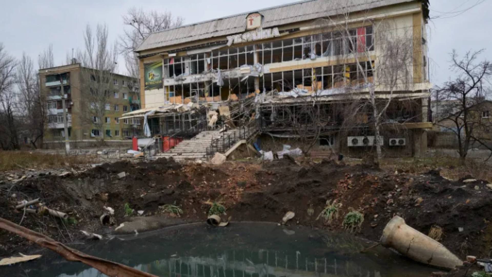 مبان في سوليدار بعد تعرضها لقصف روسي