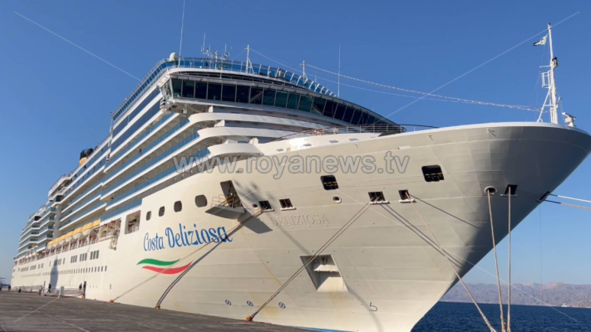 الباخرة السياحية أثناء رسوها في ميناء العقبة