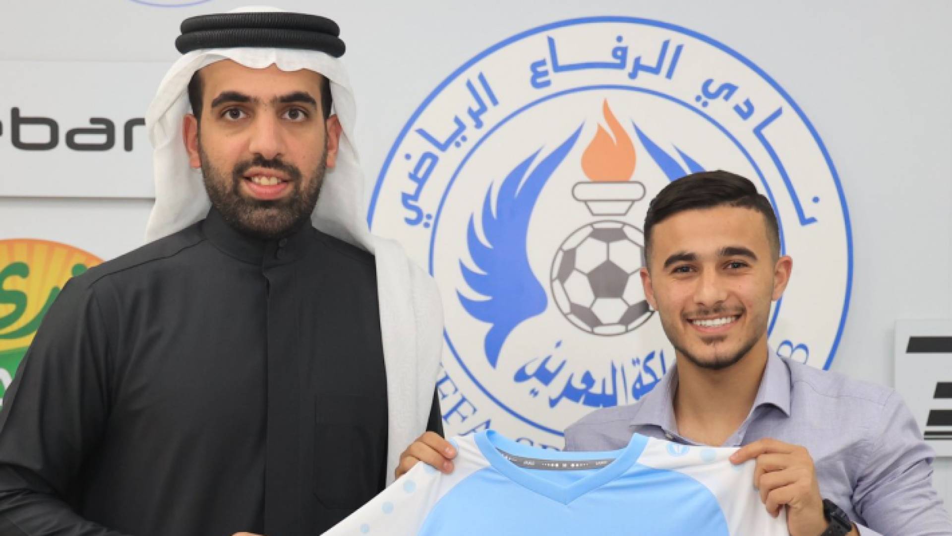 من حفل توقيع العقود