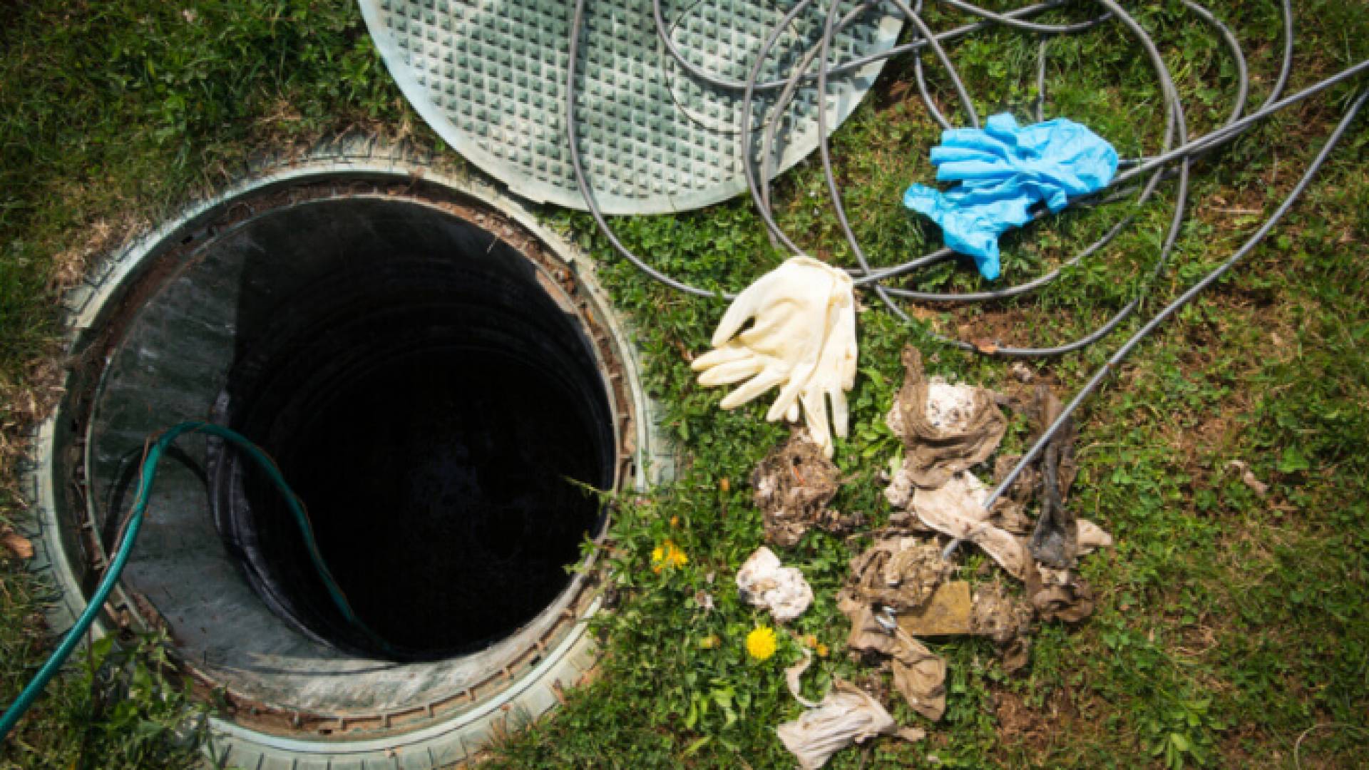 حفرة صرف صحي - تعبيرية