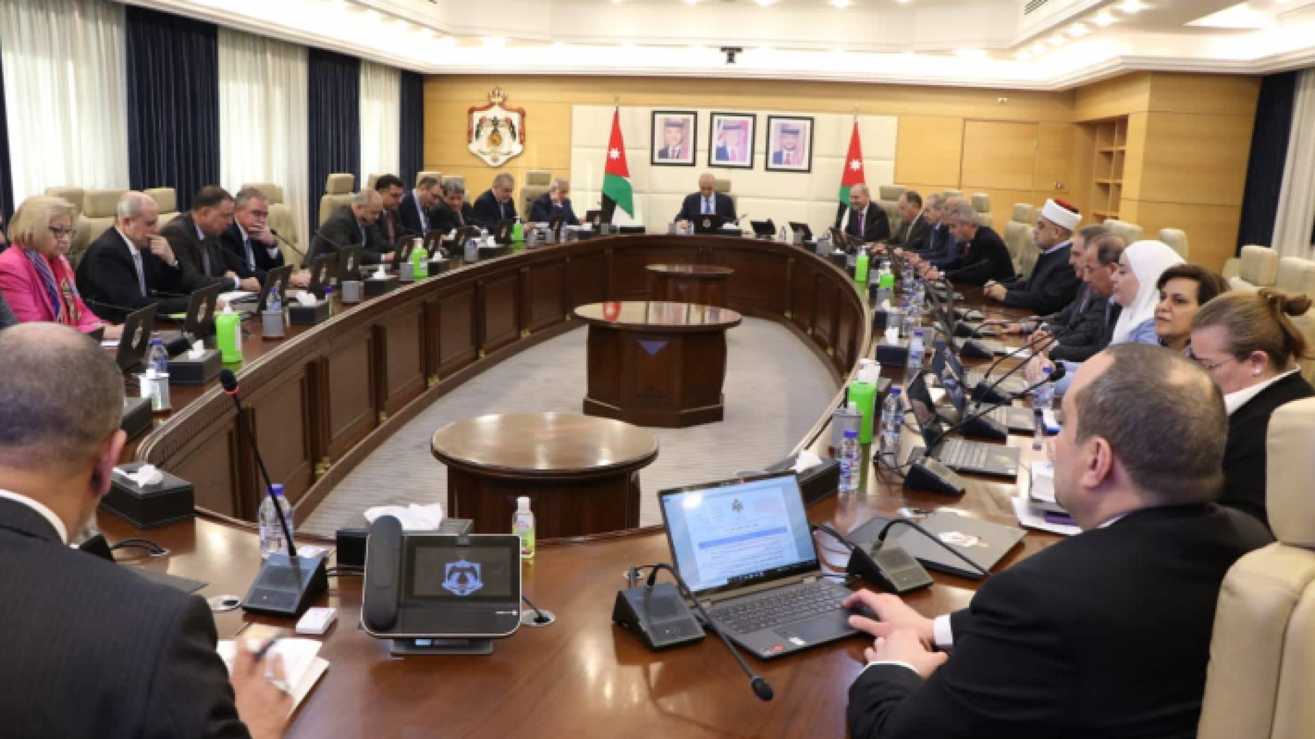 جانب من جلسة مجلس الوزراء