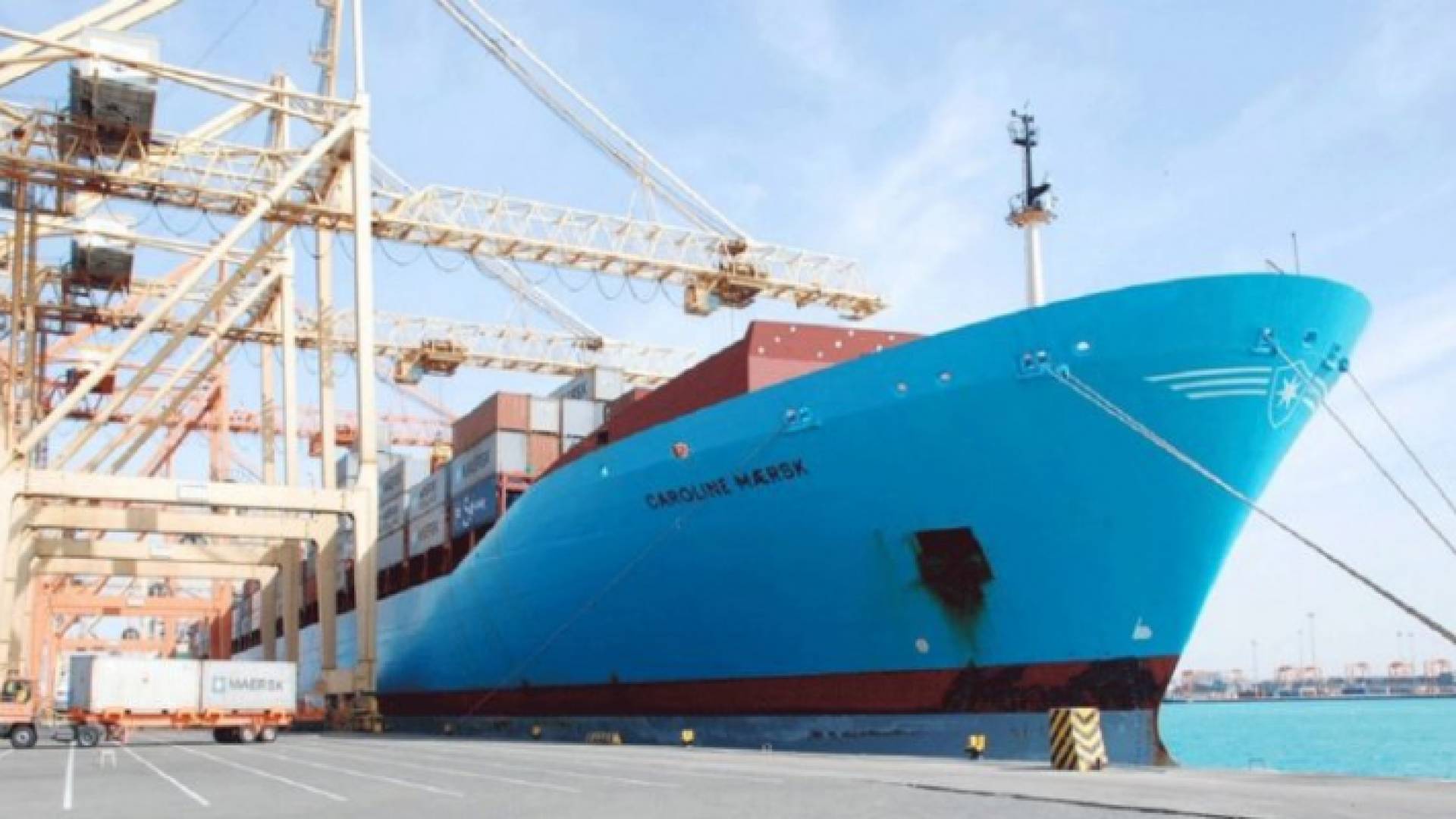 باخرة في أحد موانئ الكويت