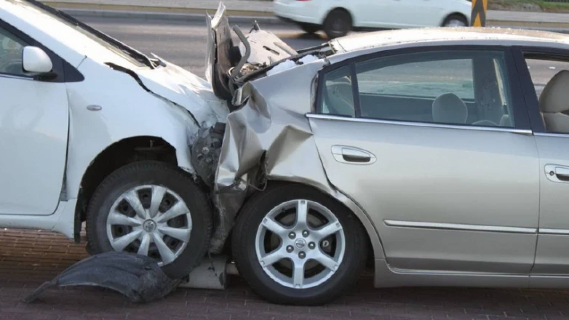 صورة أرشيفية لتصادم مركبتين