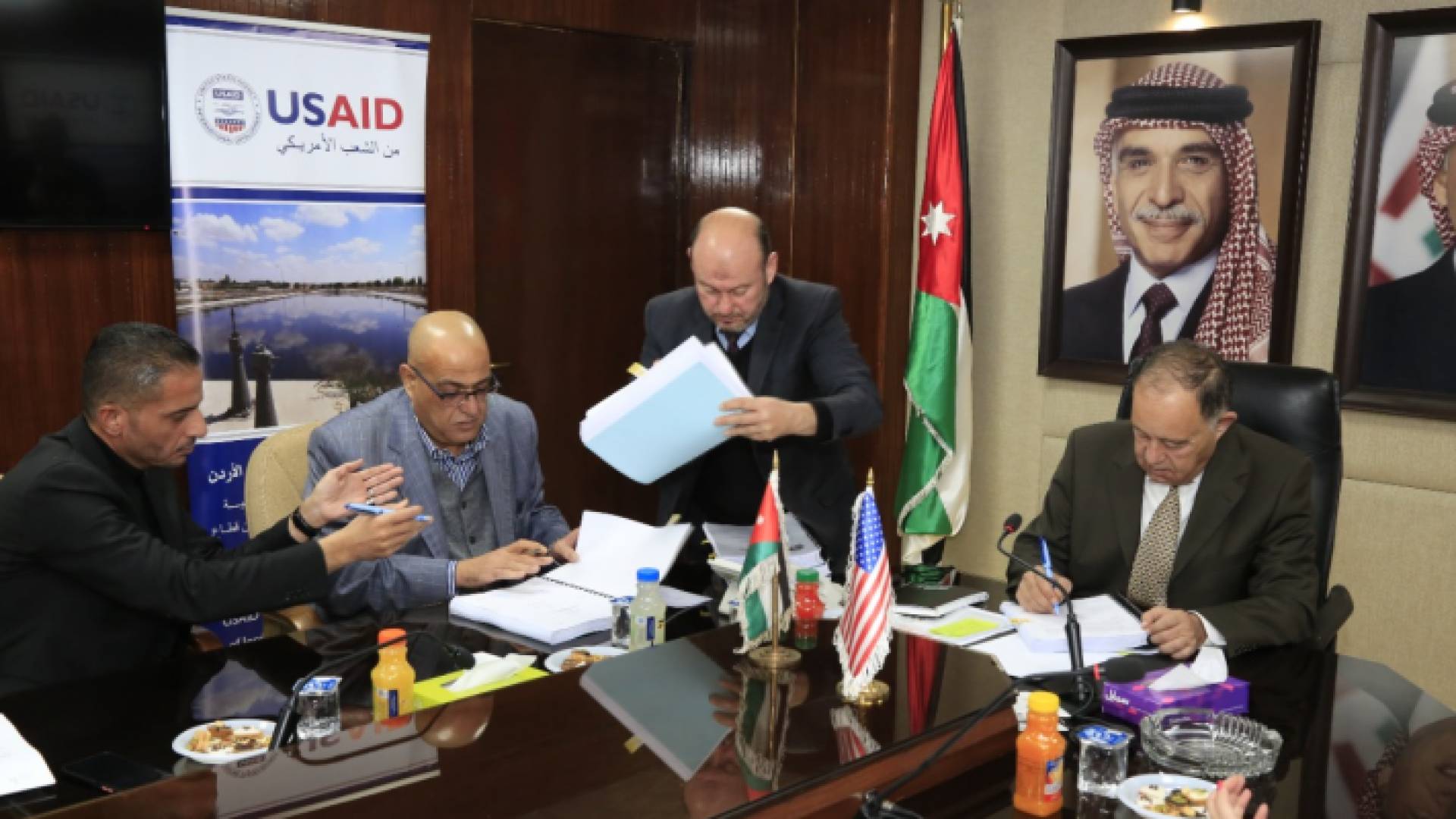 جانب من توقيع الاتفاقية