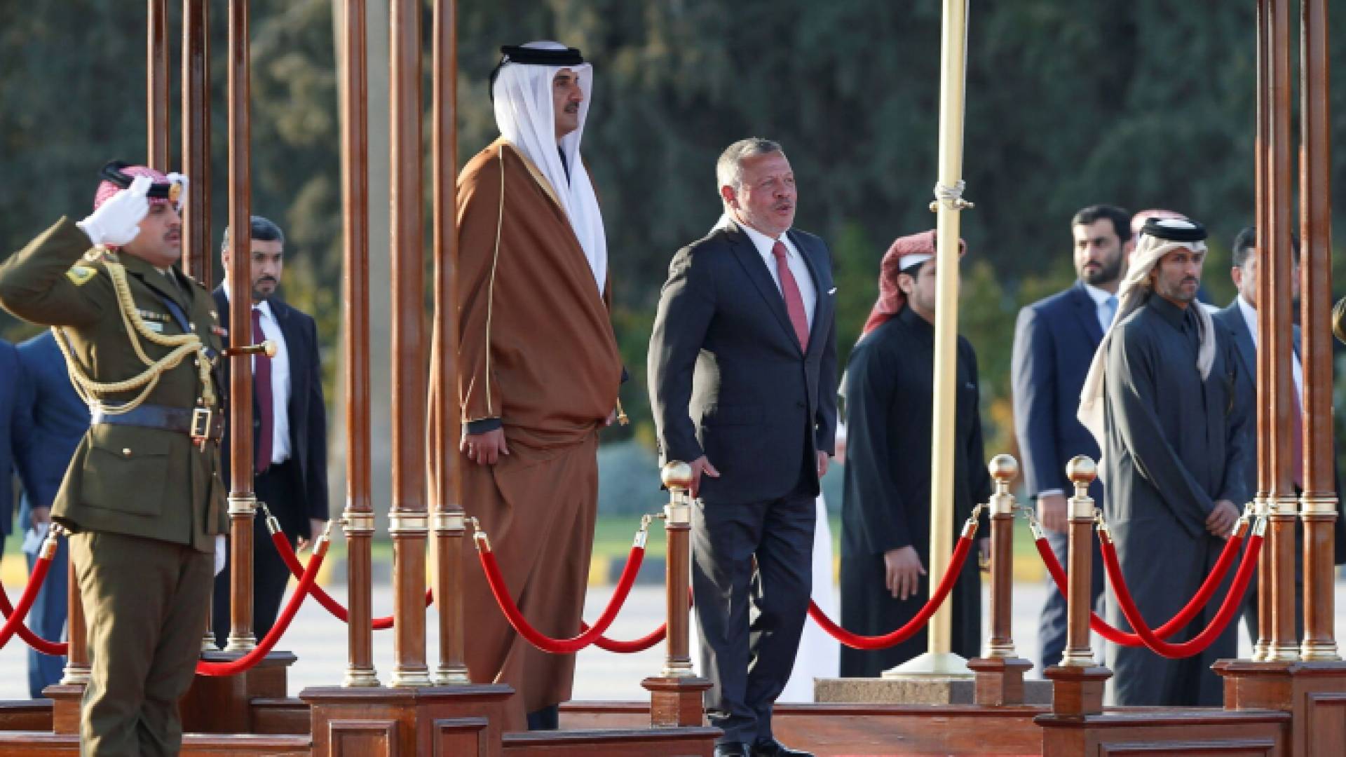 صورة أرشيفية من لقاء الملك عبدالله الثاني وأمير قطر في عمان