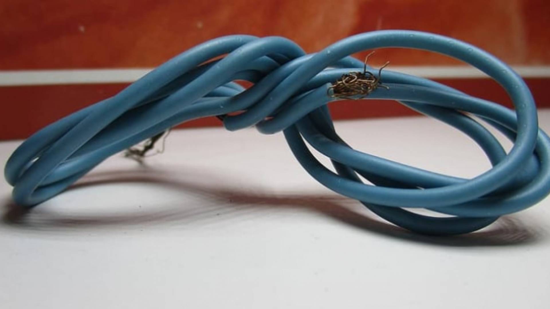 صورة توضيحية لسلك كهربائي