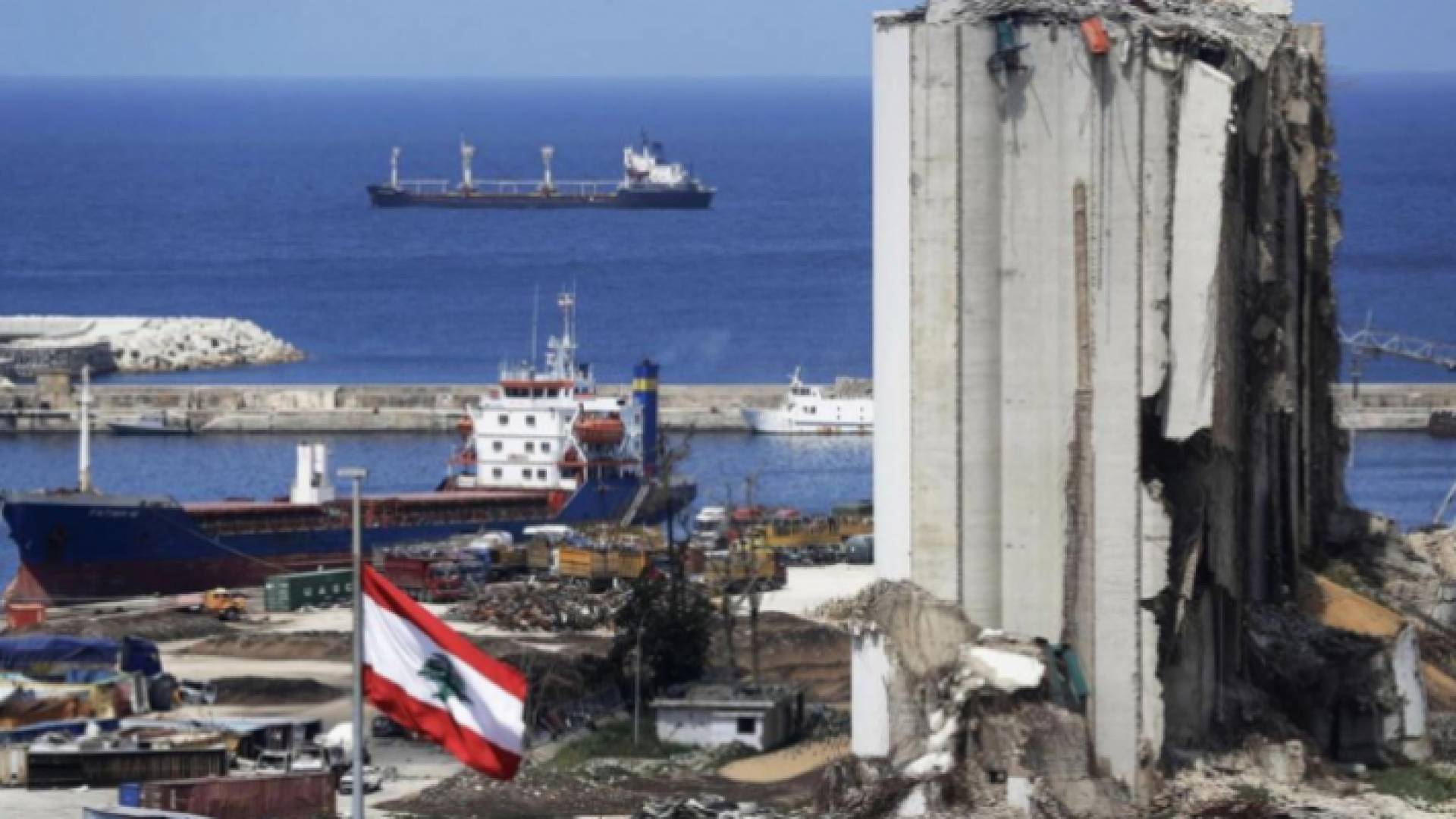 صورة أرشيفية لمرفأ بيروت عقب الانفجار المدمر