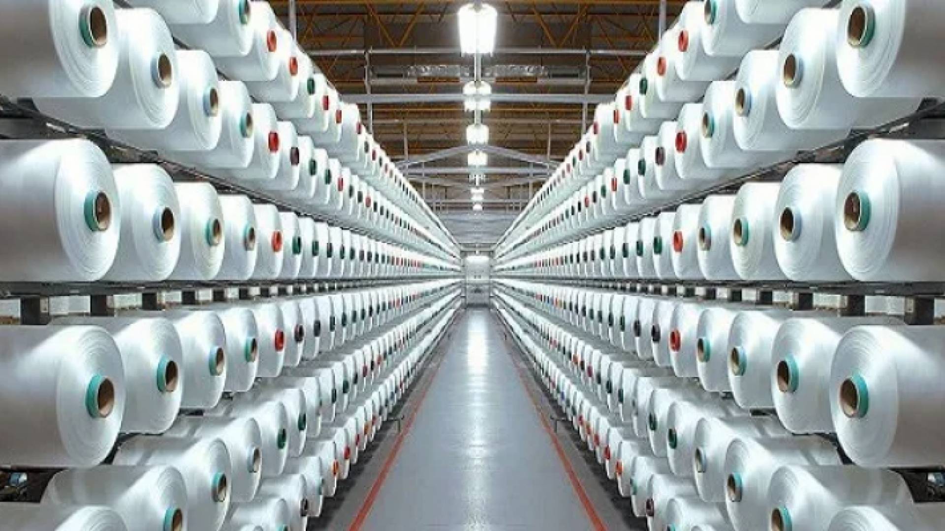 أحد مصانع العزل والنسيج