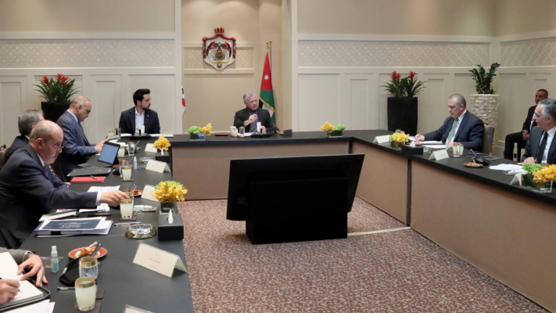 جانب من الاجتماع في قصر الحسينية