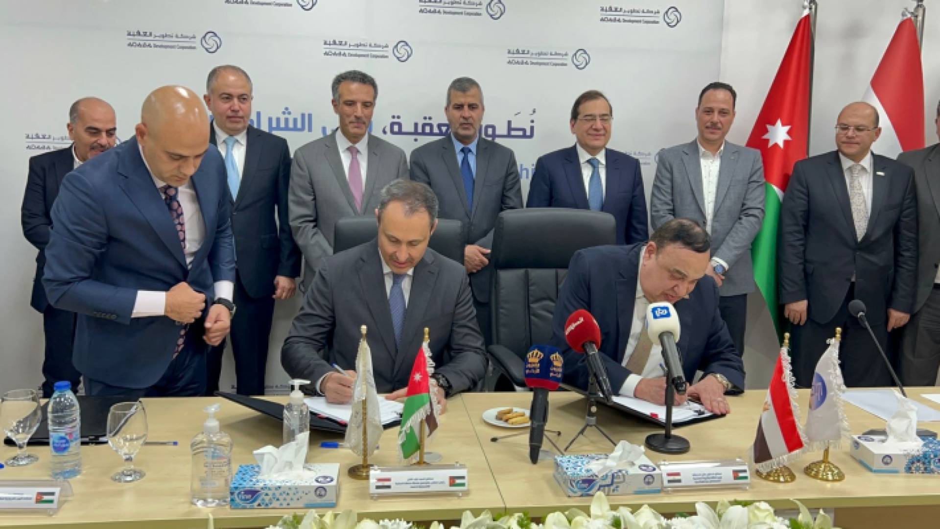 جانب من توقيع الاتفاقية