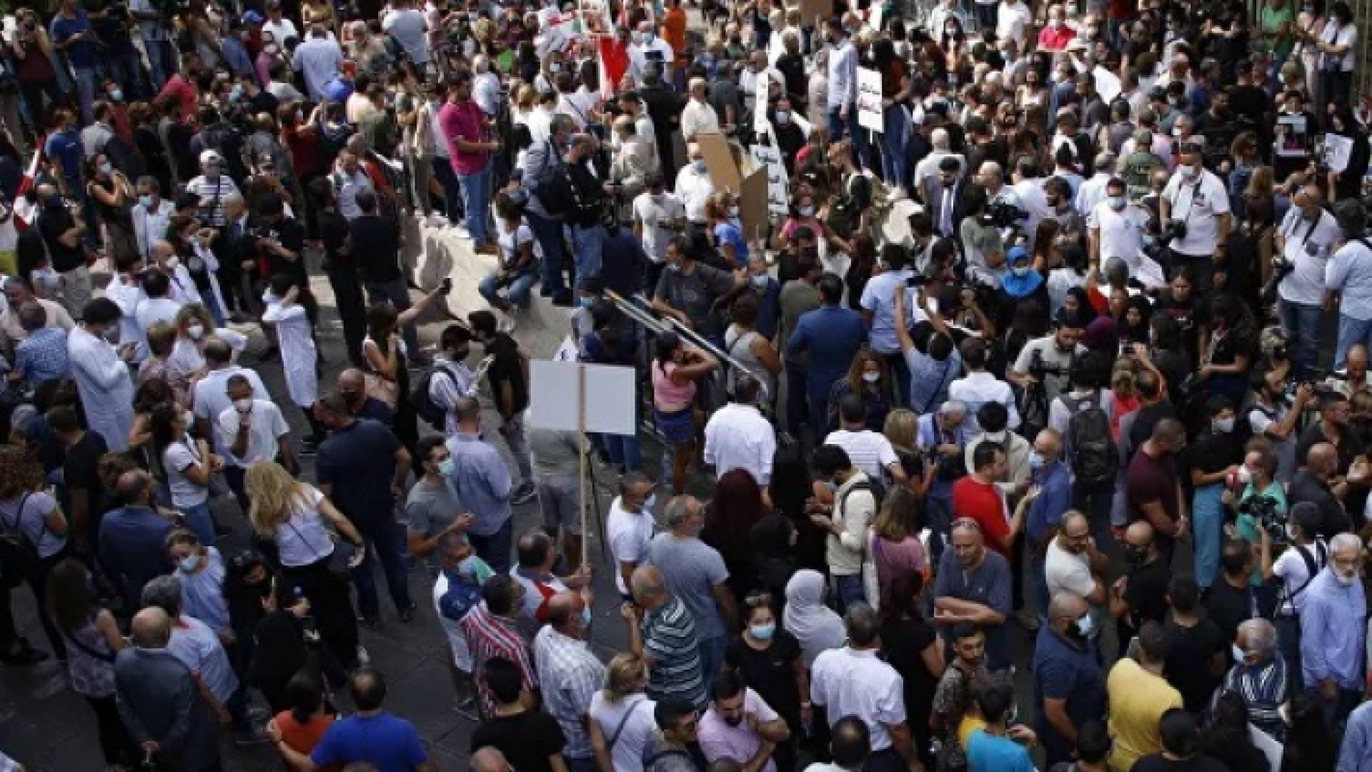 أهالي ضحايا انفجار مرفأ بيروت أمام قصر العدل