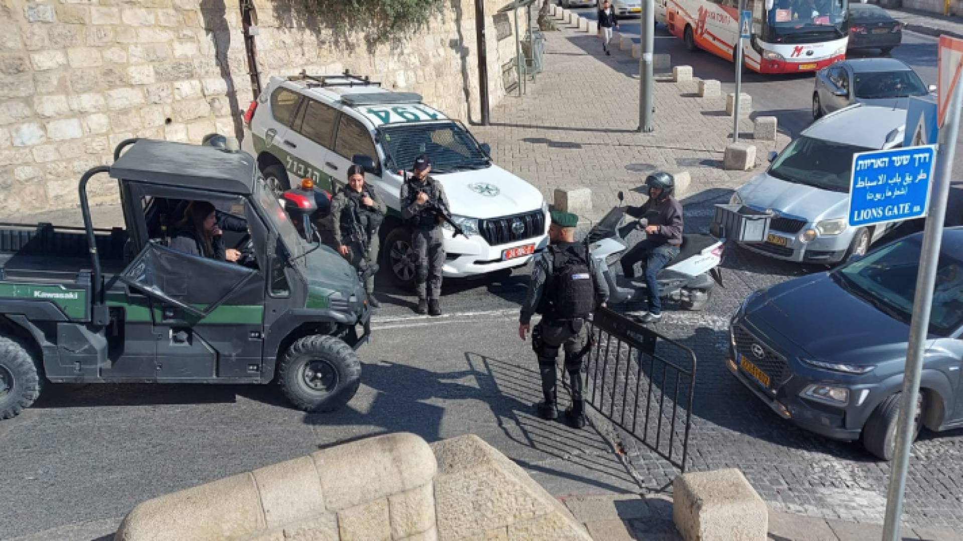 حواجز للاحتلال على أحد الطرق المؤدية للمسجد الأقصى - أرشيفية
