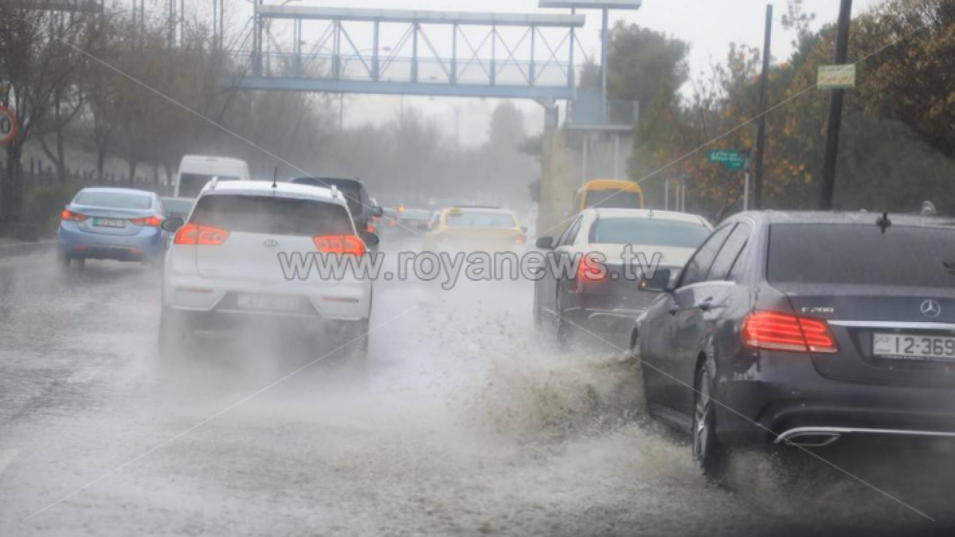 أجواء ماطرة - تعبيرية